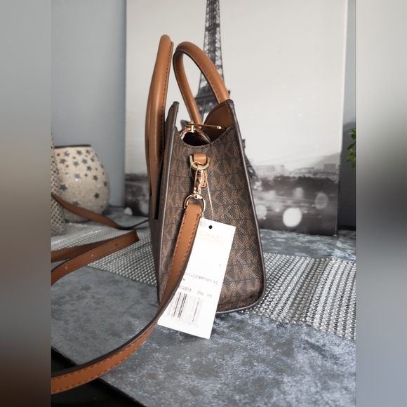 ❗️LOW START❗️Michael Kors Gabby Small Logo Satchel- NWT - Picture 7 of 16